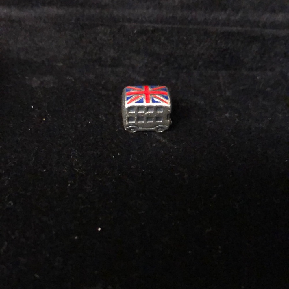 Pandora London bus charm